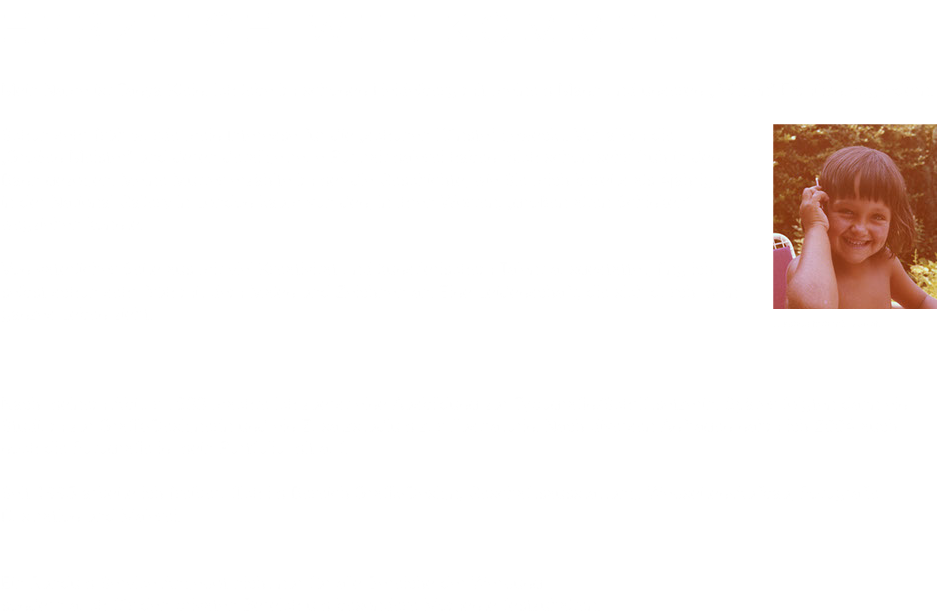 HERZLICH WILLKOMMEN Mein Name ist Tanya Klein. Ich lebe im schönen Heidelberg mit meinem Mann und unseren „felligen" Familienmitgliedern.  Schon sehr früh wurde mein Interesse für die „schönen Künste" geweckt. Vor allem die ﷯ „Großen Meister" und deren detailgetreue Portraitmalerei haben mich schon sehr früh in den  Bann gezogen. Meine Mutter erzählte immer die Geschichte, wie Sie mich bereits als 4jährige  in der National Gallery in London kaum von den, in Ihren Worten, „großen alten Schinken" wegziehen konnte. Von väterlicher Seite aus mit viel Kreativität und künstlerischem Talent ausgestattet, fing ich  selbst schon sehr früh mit dem Malen und Zeichnen an. Eine Leidenschaft, die sich durch mein ganzes Leben zieht. Nach meinem Abitur 1988 machte ich zuerst eine Ausbildung zur Typografin/Schriftsetzerin. Später folgten dann ein Studium zur Grafik-Designerin und ein Zusatzstudium zur Illustratorin. Nach diversen Anfragen nahm ich 2004 auch noch die Fotografie in mein Portfolio mit auf. Seit 1995 arbeite ich freiberuflich im Bereich Grafik-Design, Geschäftsausstattung, Webseiten-Aufbau, Fotografie Illustration und Malerei. Ein Rundum Service Angebot nicht nur für alle Bereiche der Werbung –  sondern auch für den privaten Bereich um besondere Momente festzuhalten.